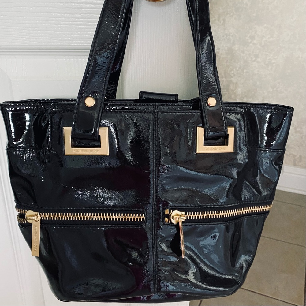 MICHEAL KORS BLACK PATENT PURSE
